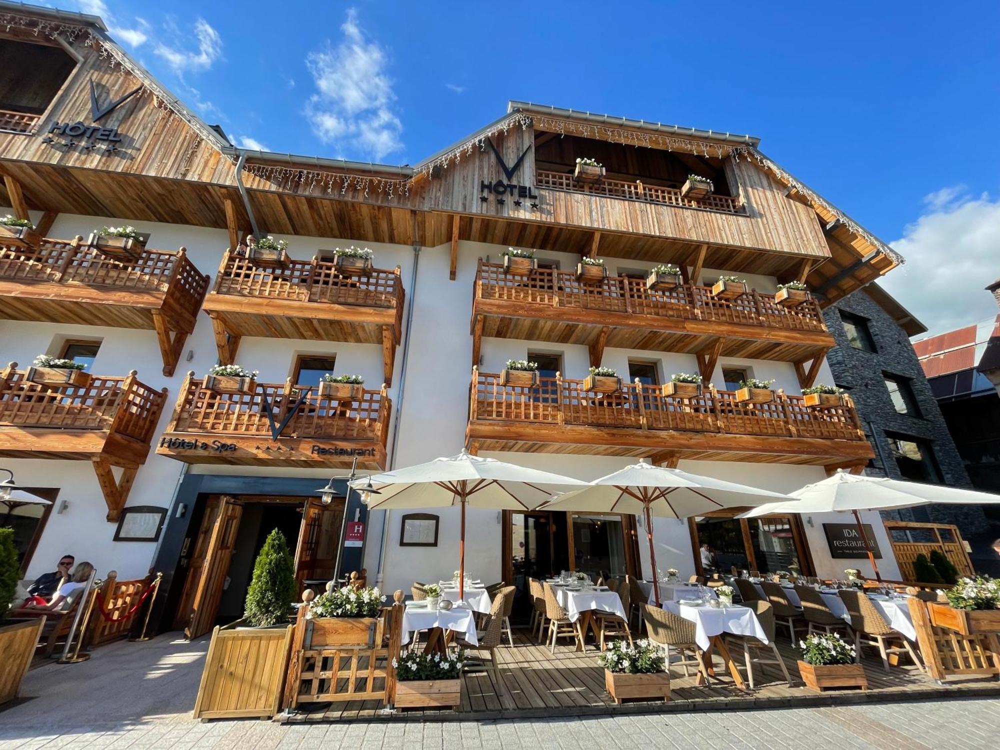 Hotel Le V De Vaujany Bagian luar foto